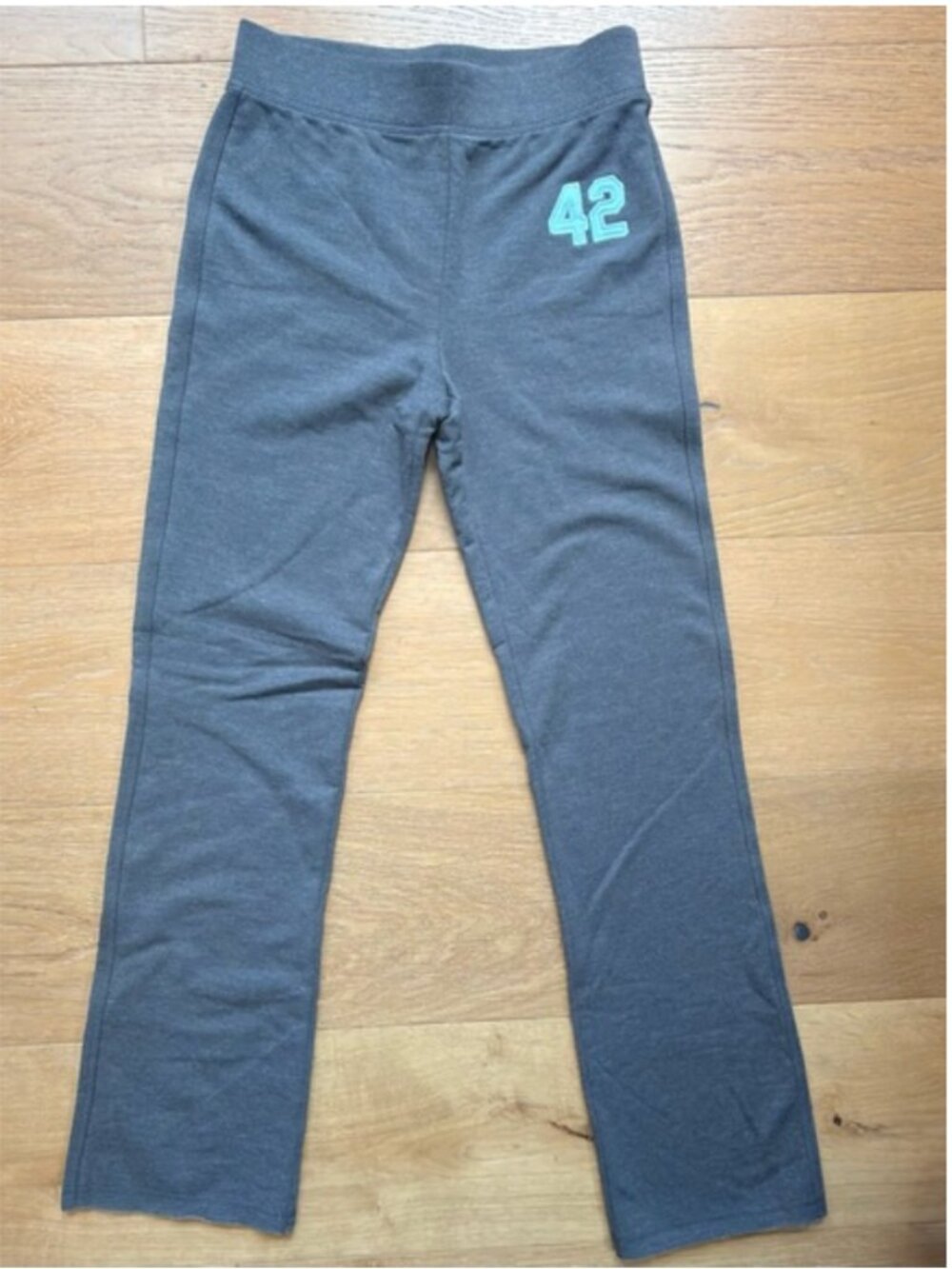 NWOT Full Tilt Varsity Sporty Number Straight Leg Sweatpants Gray Girls Large